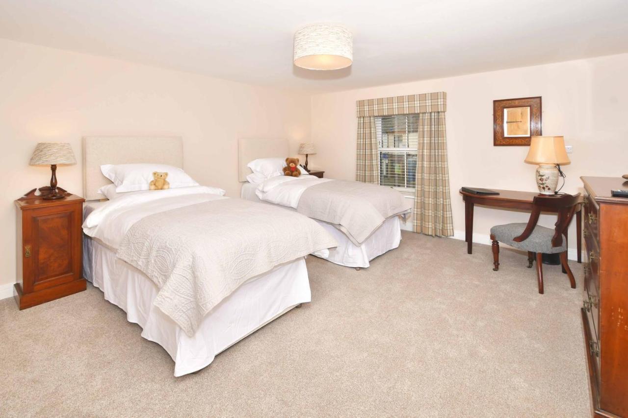 The Royal Oak Hotel Biddulph  ภายนอก รูปภาพ