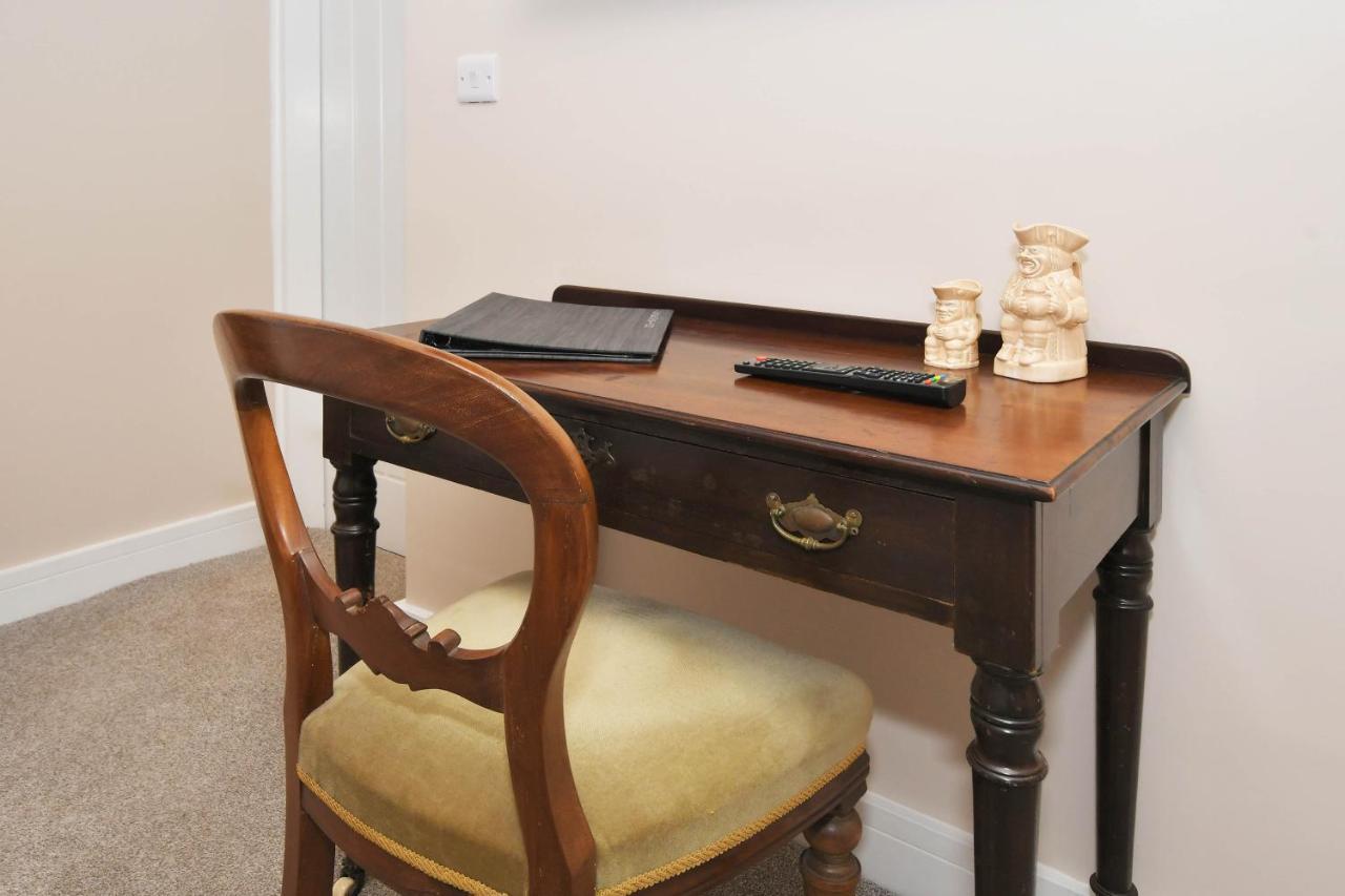 The Royal Oak Hotel Biddulph  ภายนอก รูปภาพ