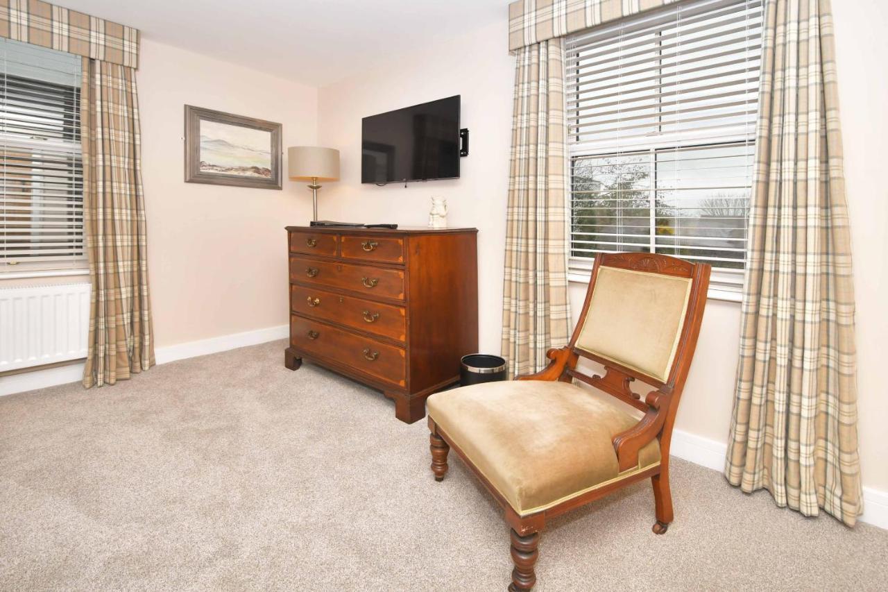 The Royal Oak Hotel Biddulph  ภายนอก รูปภาพ